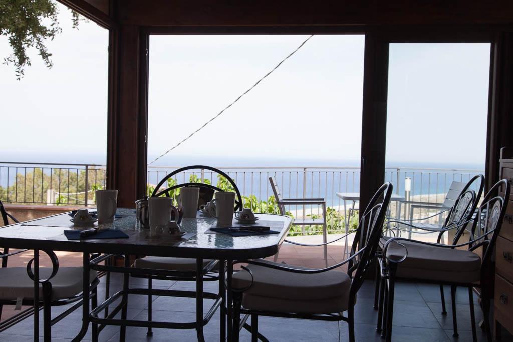 B&B Le Rose Del Tirreno Фалерна Екстериор снимка